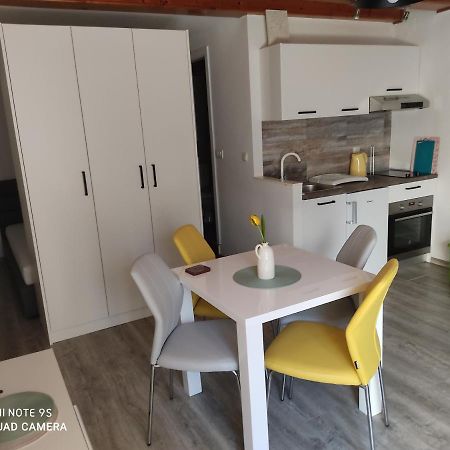 Fina M Studio Apartman Kali Bagian luar foto