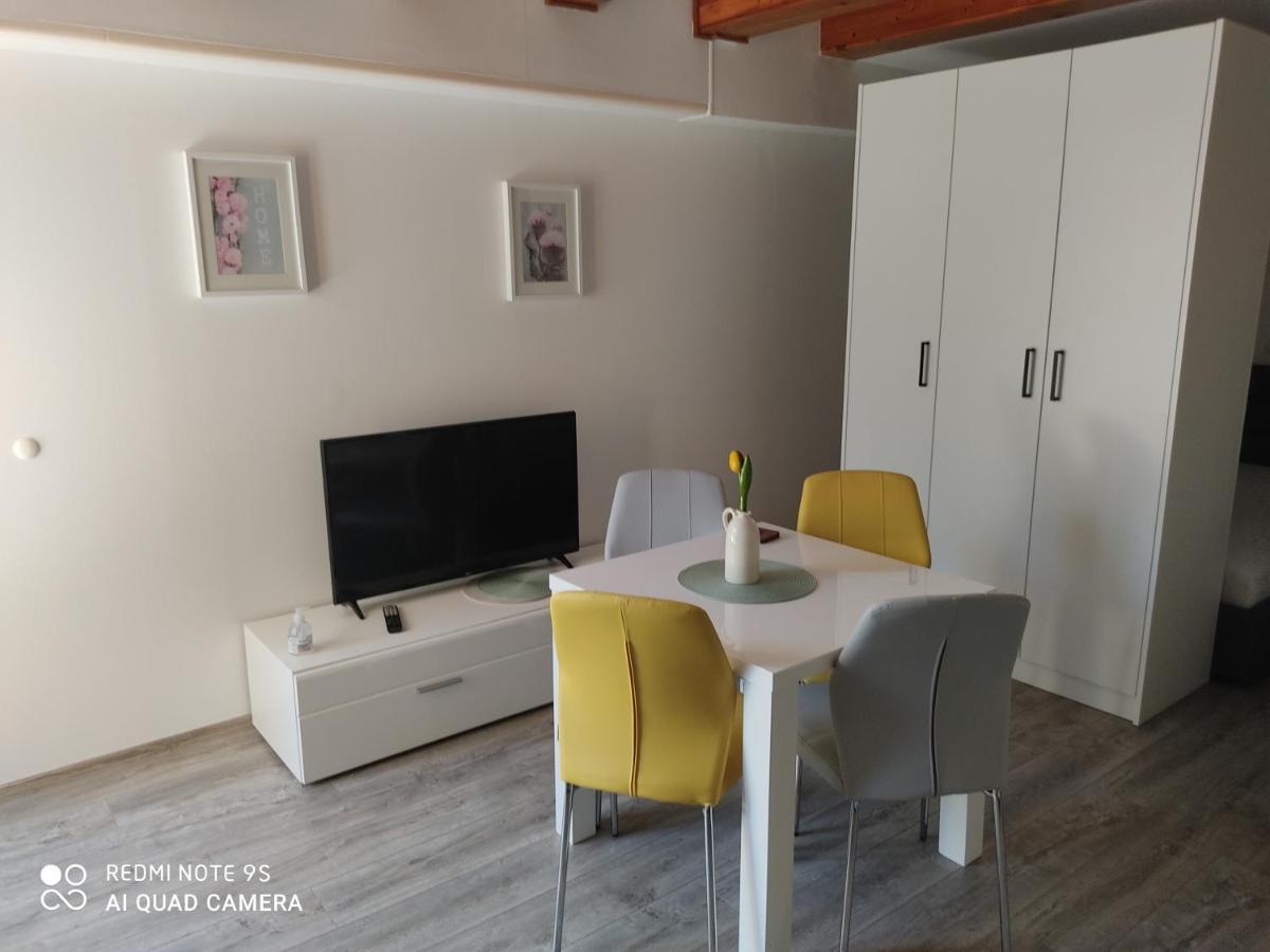 Fina M Studio Apartman Kali Bagian luar foto