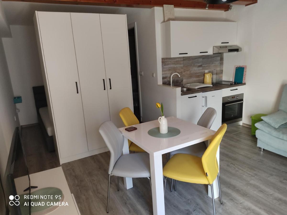 Fina M Studio Apartman Kali Bagian luar foto