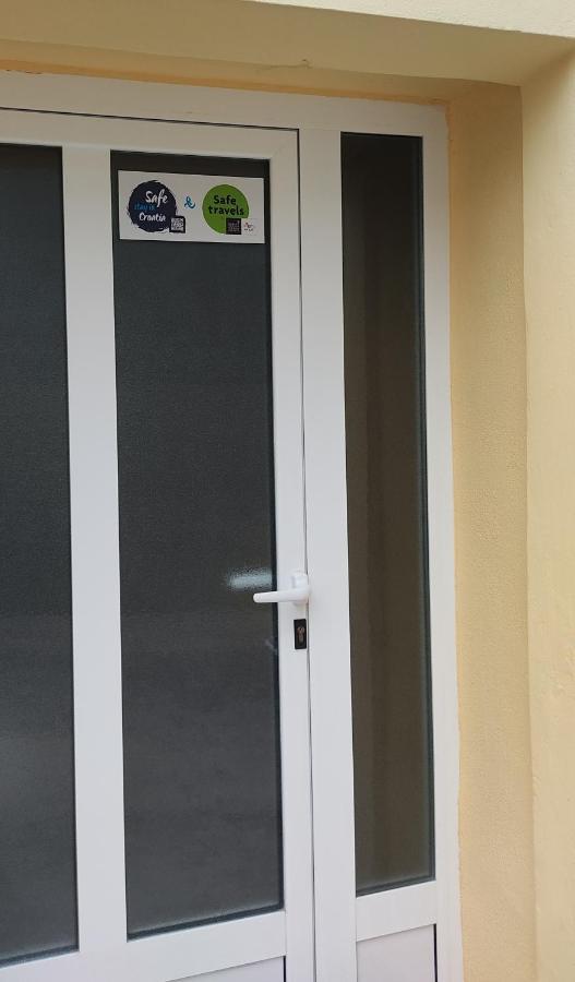 Fina M Studio Apartman Kali Bagian luar foto